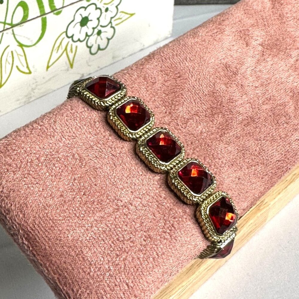 Vintage Gold-Tone Stretch Bracelet With Red Faceted Gemstones - Picture 3 of 5